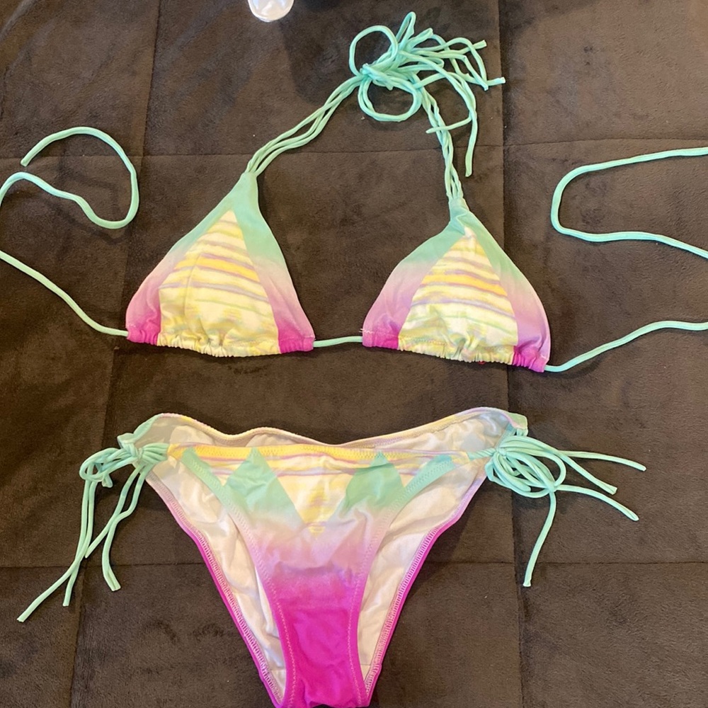 Victoria’s Secret bikini size small